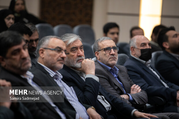 آیین رونمایی از دادنامه خانواده‌های شهدای امنیت علیه دولت تروریستی آمریکا