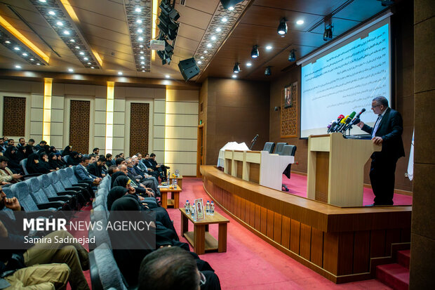 آیین رونمایی از دادنامه خانواده‌های شهدای امنیت علیه دولت تروریستی آمریکا