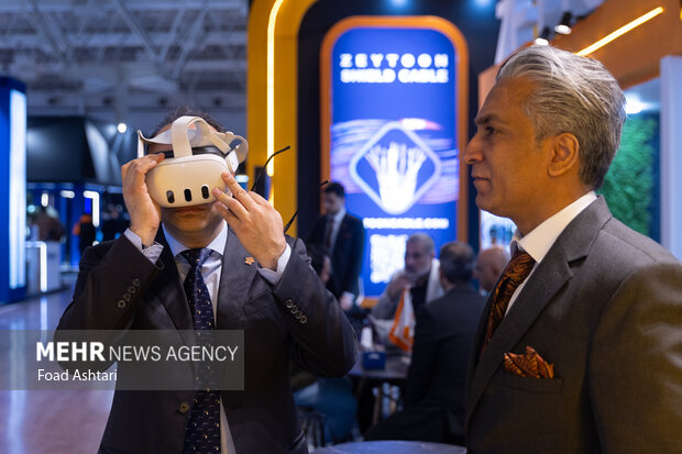 افتتاح نمایشگاه صنعت برق و انرژی‌های تجدید پذیر