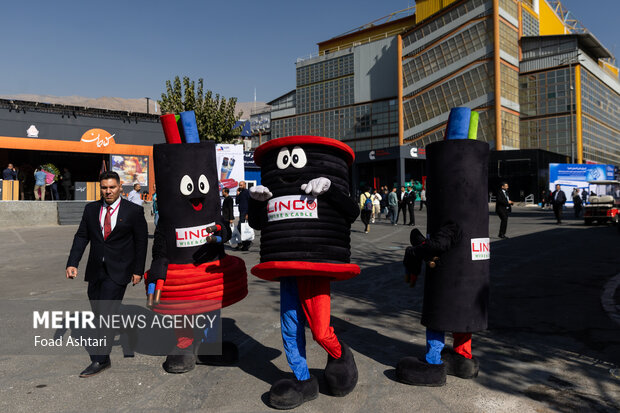 افتتاح نمایشگاه صنعت برق و انرژی‌های تجدید پذیر