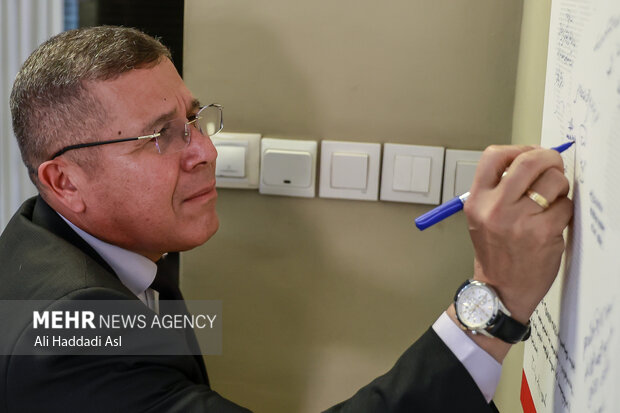 حضور سفیر ونزوئلا  در گروه رسانه‌ای مهر