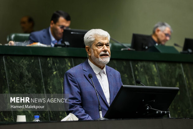 جلسه بررسی اجرای برنامه هفتم در صحن علنی مجلس با حضور رئیس جمهور