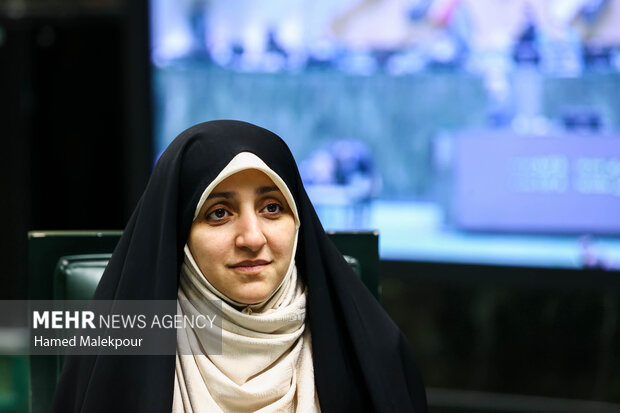 جلسه بررسی اجرای برنامه هفتم در صحن علنی مجلس با حضور رئیس جمهور