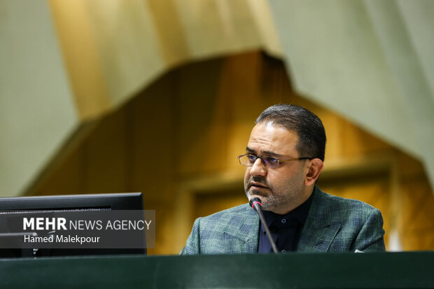 جلسه بررسی اجرای برنامه هفتم در صحن علنی مجلس با حضور رئیس جمهور