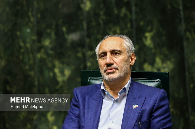 جلسه بررسی اجرای برنامه هفتم در صحن علنی مجلس با حضور رئیس جمهور