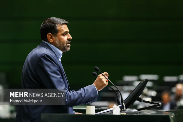 جلسه بررسی اجرای برنامه هفتم در صحن علنی مجلس با حضور رئیس جمهور