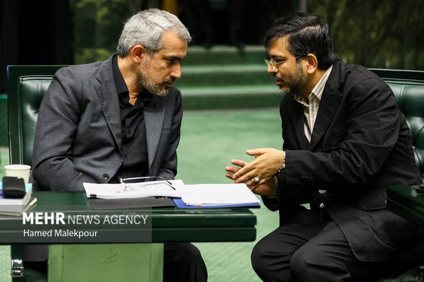 جلسه بررسی اجرای برنامه هفتم در صحن علنی مجلس با حضور رئیس جمهور