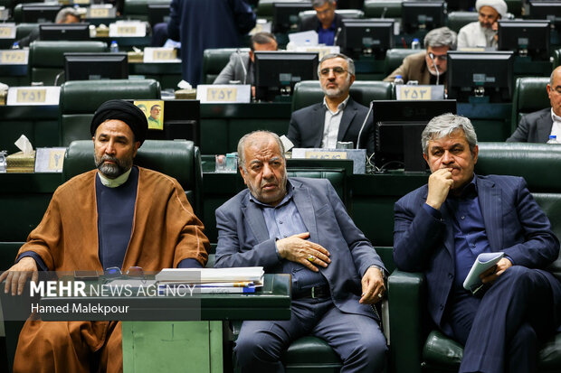 جلسه بررسی اجرای برنامه هفتم در صحن علنی مجلس با حضور رئیس جمهور