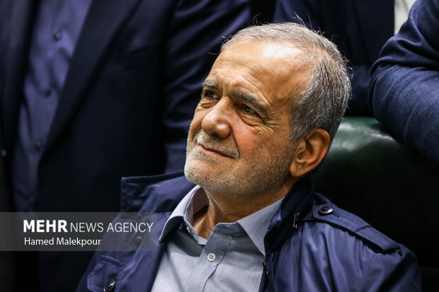 جلسه بررسی اجرای برنامه هفتم در صحن علنی مجلس با حضور رئیس جمهور