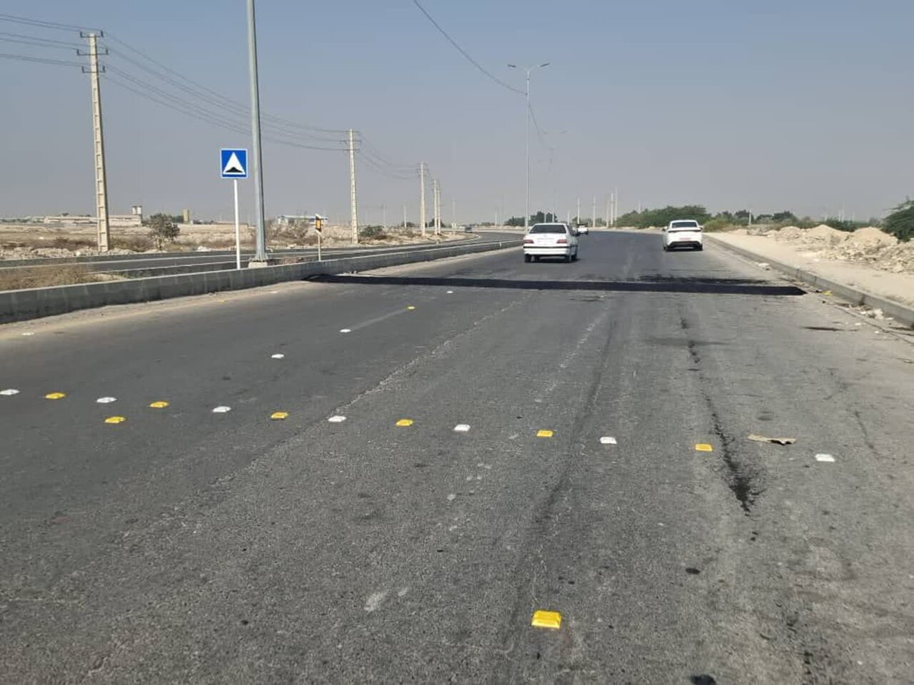 علائم هشداردهنده و سرعتکاه در بلوار وفاق کنگان نصب شد