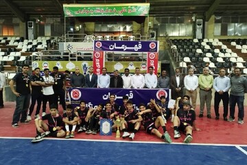 آذرخش بندرعباس جام قهرمانی را بالای سر برد
