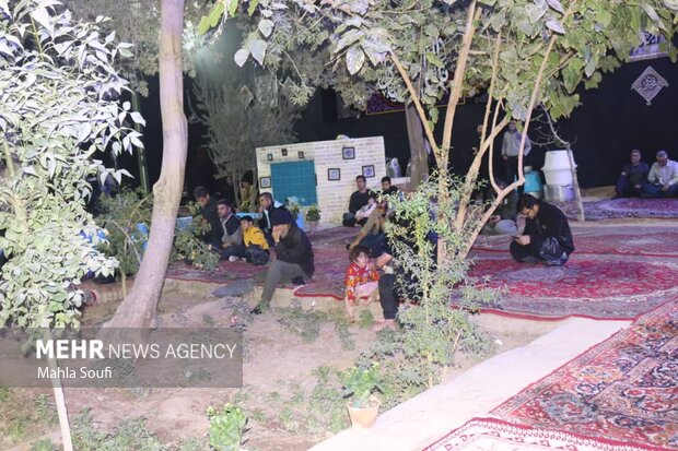 آئین سنتی و مذهبی «سمنوپزان» در بنای تاریخی مقدس زاده ساوه