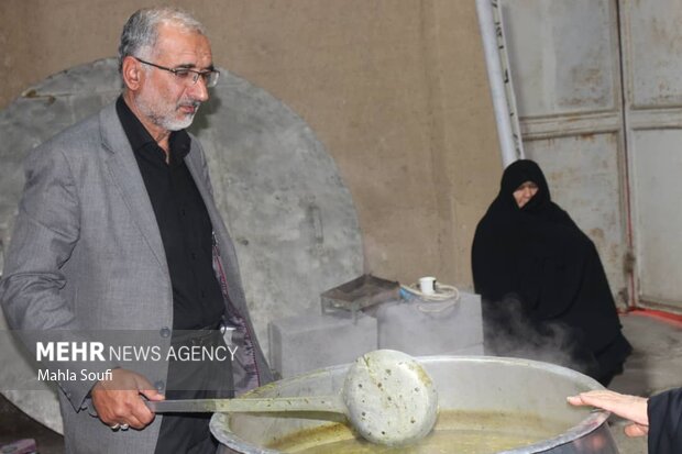 آئین سنتی و مذهبی «سمنوپزان» در بنای تاریخی مقدس زاده ساوه