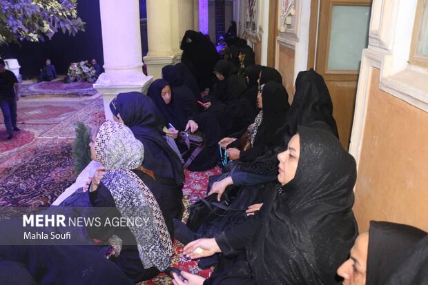 آئین سنتی و مذهبی «سمنوپزان» در بنای تاریخی مقدس زاده ساوه