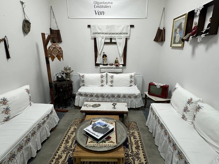 Van Şehri ve İran-Türkiye İlişkileri