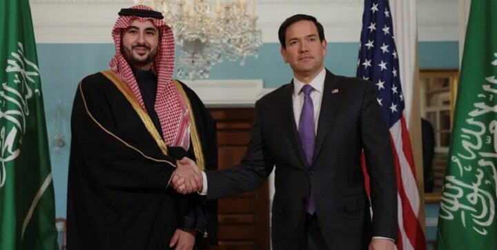 Saudi defense minister, US officials discuss regional issues