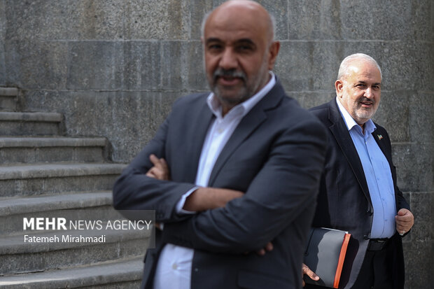 عباس علی‌آبادی وزیر نیرو در حاشیه جلسه هیئت دولت