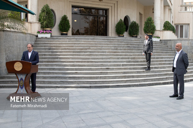 حاشیه جلسه هیئت دولت