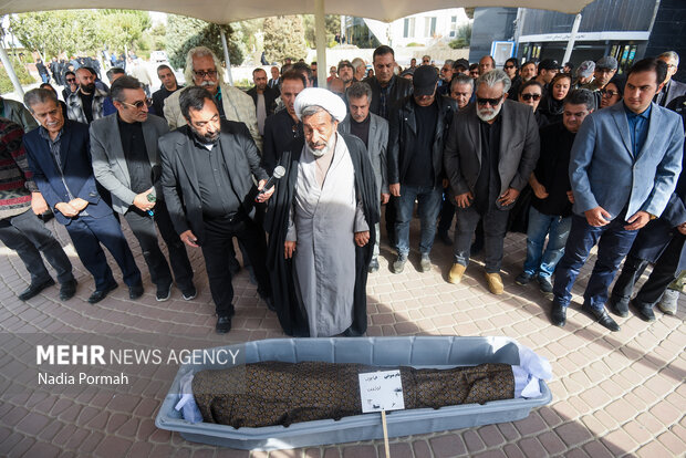 تشیع و تدفین همایون ارشادی