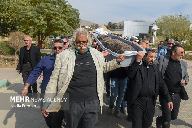 تشیع و تدفین همایون ارشادی