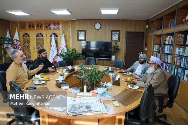 حضور امام جمعه اهل سنت خاش در گروه رسانه‌ای مهر