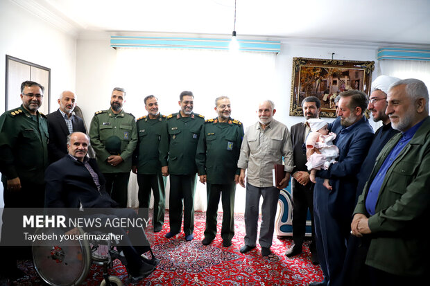 رزمایش استانی سرکشی از خانواده شهدا در همدان