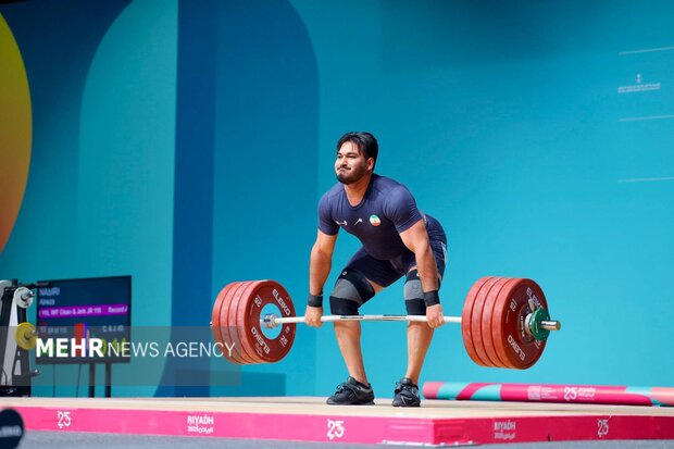 مدال طلای مجموع تنها معیار وزنه‌برداری نیست / قول دادن حرفه‌ای نیست