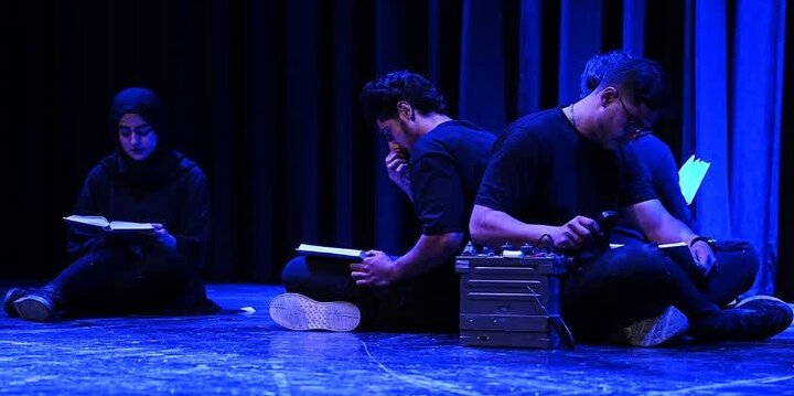 صدای ماندگار ادبیات پایداری در لرستان؛ ۳ اثر جدید رونمایی شد