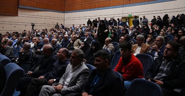 صدای ماندگار ادبیات پایداری در لرستان؛ ۳ اثر جدید رونمایی شد