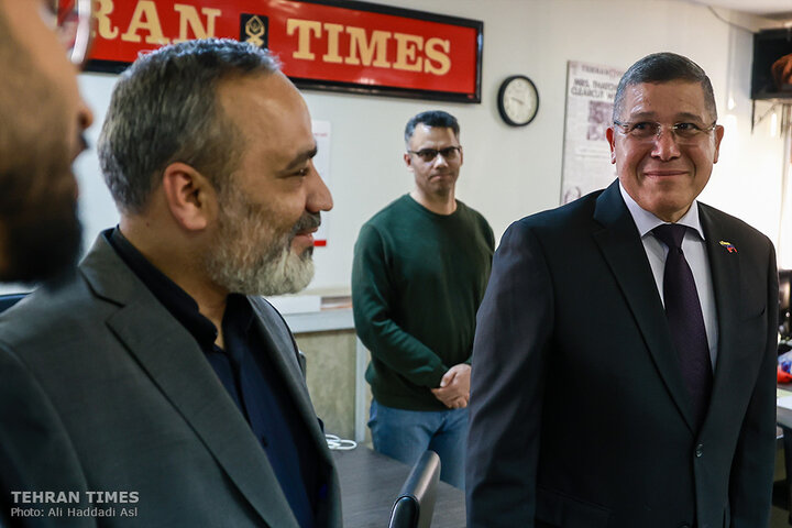 Tehran Times hosts Venezuelan envoy to expand bilateral cooperation