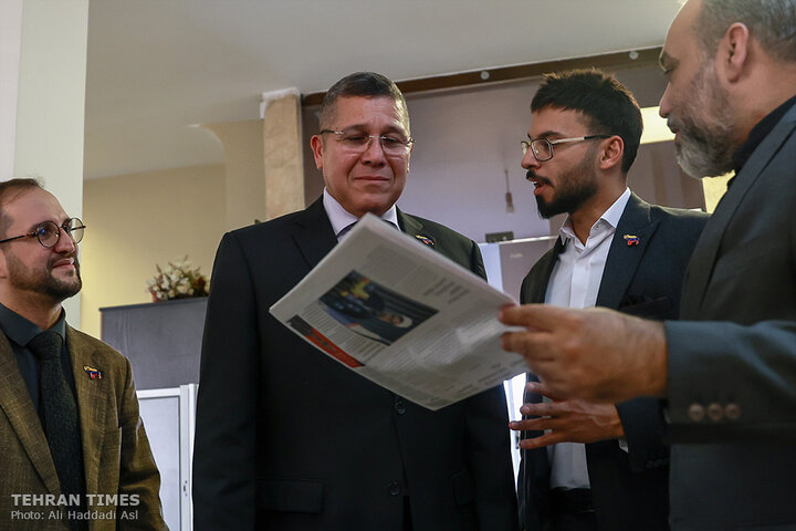 Tehran Times hosts Venezuelan envoy to expand bilateral cooperation