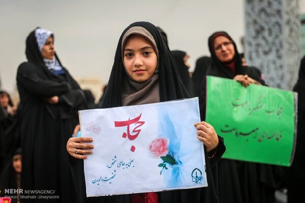 هاشم آبادی: پوشش در فرهنگ ایرانی اسلامی پیوندی از کرامت و هویت است