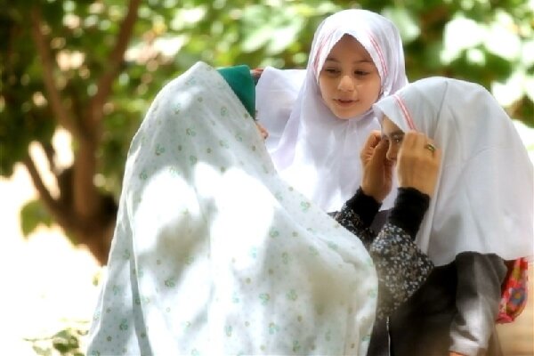 نوجوانان را به تفکر درباره حجاب دعوت کنیم