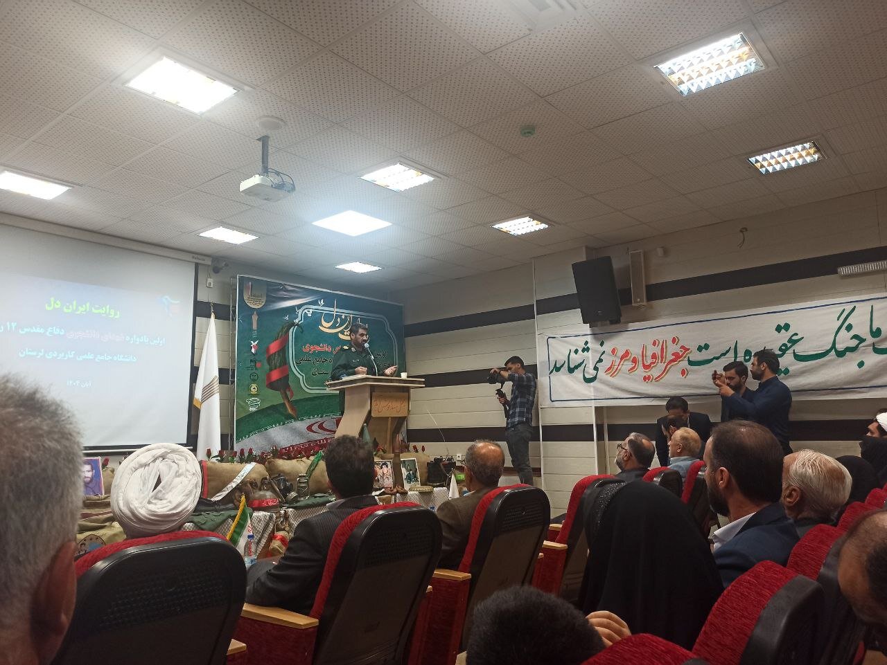فرمانده سپاه لرستان: توانمندیهای دفاعی دشمن را وادار به عقبنشینی کرد فرمانده سپاه لرستان: توانمندیهای دفاعی دشمن را وادار به عقبنشینی کرد