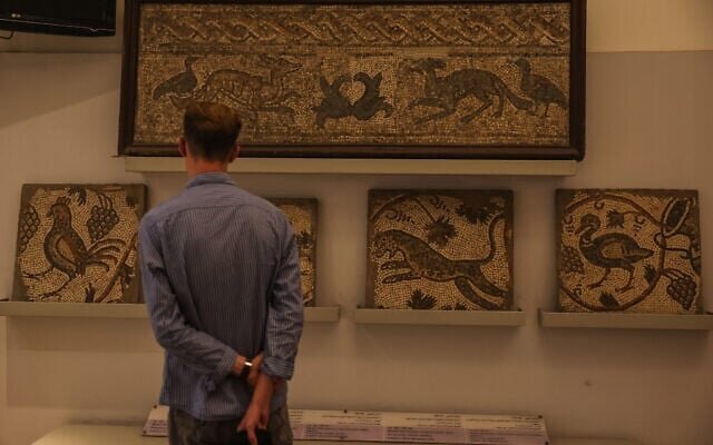 Iz Narodnega muzeja v Siriji ukradli rimske kipe, osumljenec naj bi bil posameznik