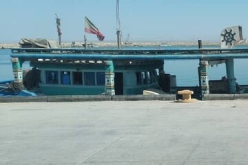 شناور حامل ۳۰ هزار لیتر سوخت قاچاق در بندرپل توقیف شد