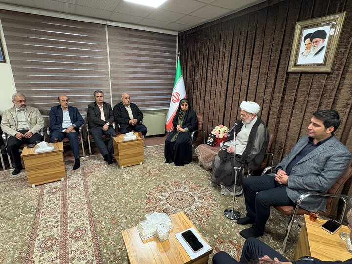 صادق: پروژههای راهسازی و مسکن در کردستان با اولویت پیگیری میشود