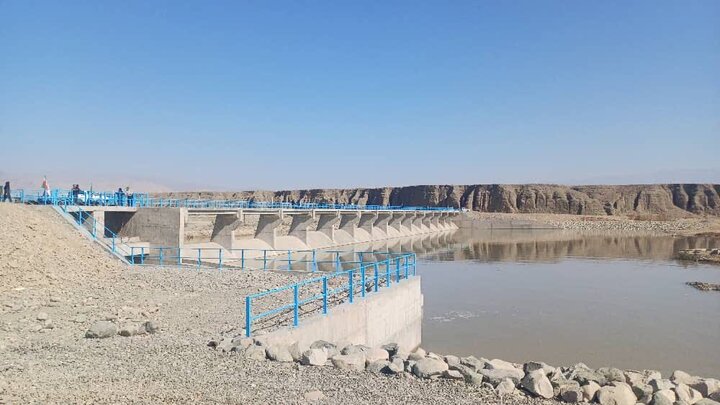 وزیر نیرو سد انحرافی و کانال انتقال آب نجف‌آباد جیرفت را افتتاح کرد