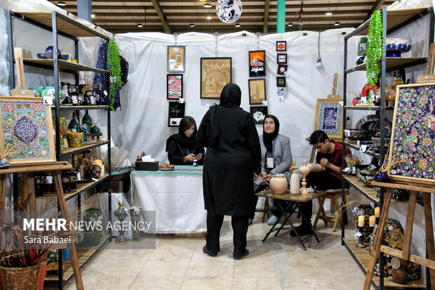جلوه گری هنر ایرانی در نمایشگاه سراسری صنایع دستی کرمانشاه