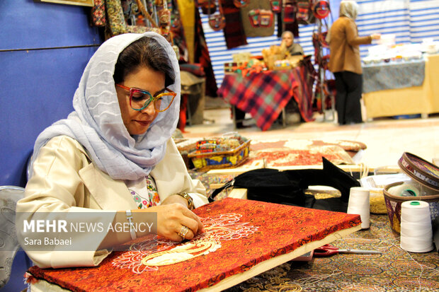 جلوه گری هنر ایرانی در نمایشگاه سراسری صنایع دستی کرمانشاه