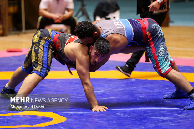 مسابقات قهرمانی کشتی پهلوانی جوانان کشور در اردبیل