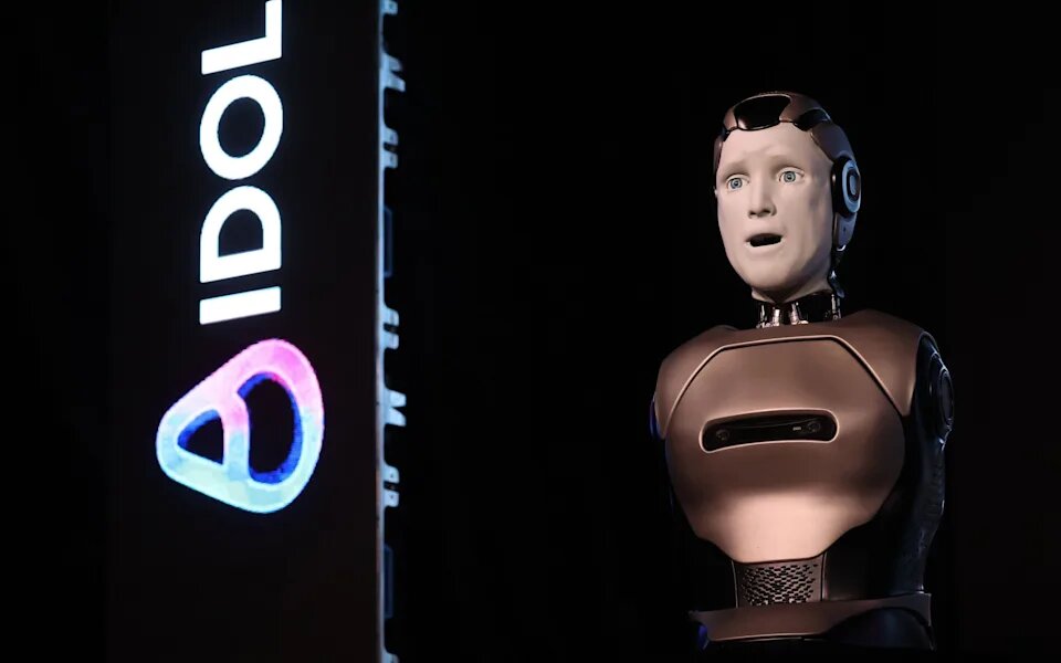 روبات انساننمای روسی در نخستین نمایش از کار افتاد