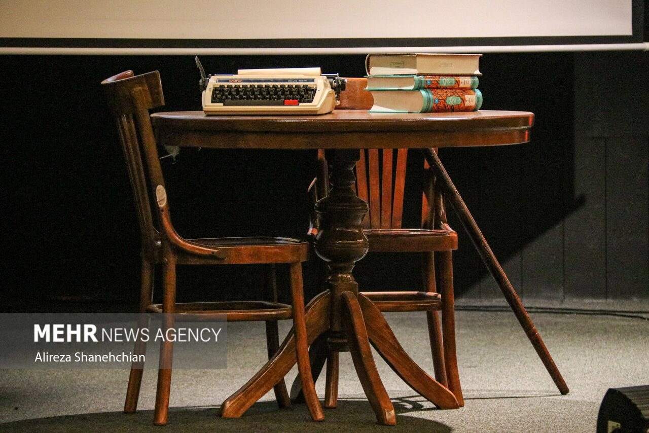 اهدای ۳۰۰ عنوان کتاب از سوی محمد بشرا به حوزه هنری گیلان اهدای ۳۰۰ عنوان کتاب از سوی محمد بشرا به حوزه هنری گیلان