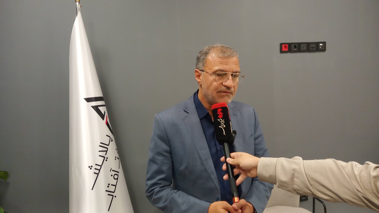 غروب آفتاب در یک پالایشگاه؛ ۲۵۰۰ کارگر در انتظار تدبیر وزارت نفت هستند