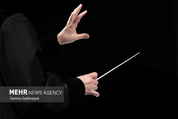 ارکستر سمفونیک تهران به رهبری «پانیذ فریوسفی»