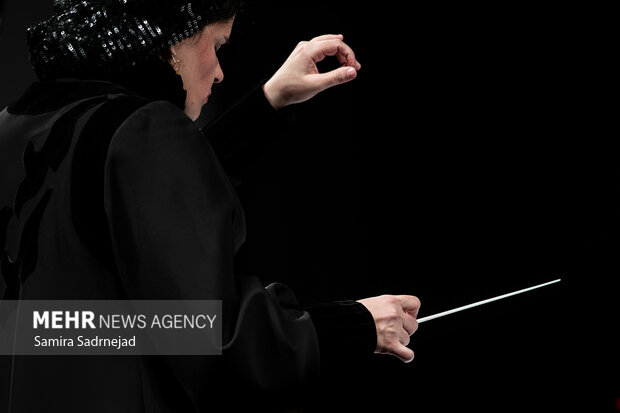 ارکستر سمفونیک تهران به رهبری «پانیذ فریوسفی»