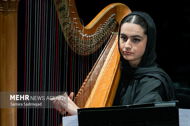 ارکستر سمفونیک تهران به رهبری «پانیذ فریوسفی»