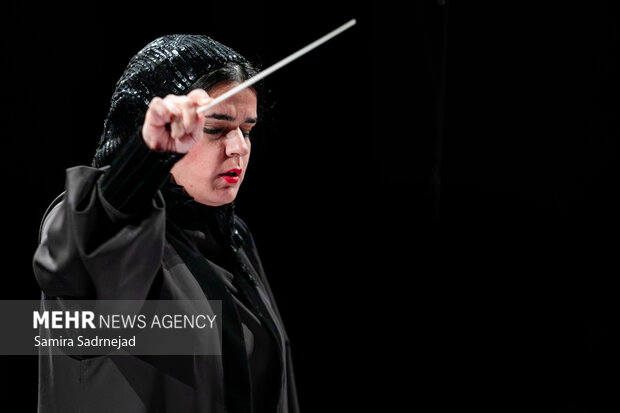 ارکستر سمفونیک تهران به رهبری «پانیذ فریوسفی»