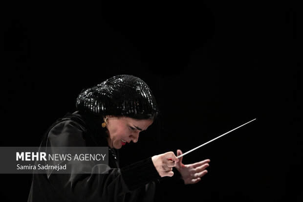 ارکستر سمفونیک تهران به رهبری «پانیذ فریوسفی»