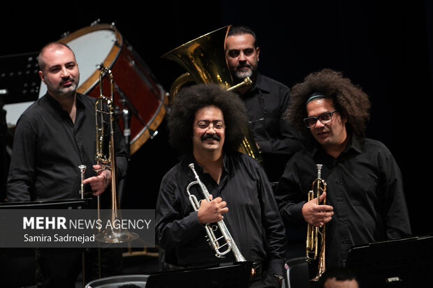 ارکستر سمفونیک تهران به رهبری «پانیذ فریوسفی»